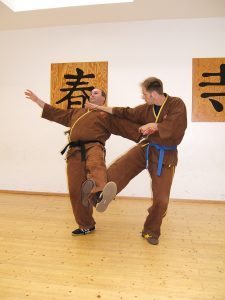 Kung Fu Fußfeger und Wurf von Sifu Alexander Kapischke